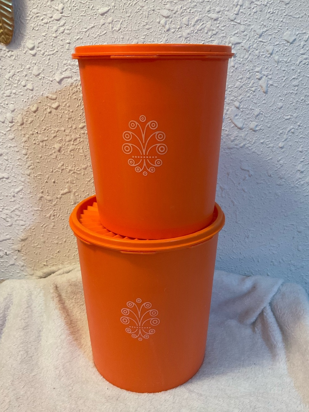 Tupperware: 2 Container Set with Lids 807-13 & 805-5